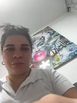 Siri Luxx online show from June 8, 1:01 am