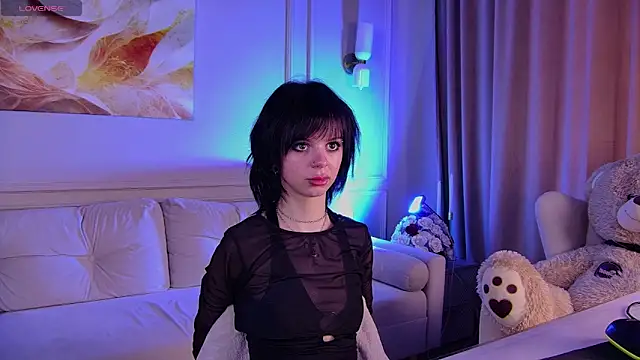 TwiggySmith online show from June 15, 9:42 am