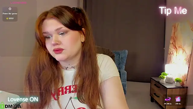 meow weow online show from August 7, 7:32 pm