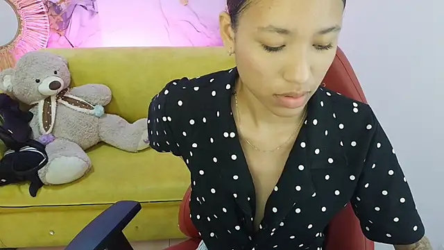 Kiimmy m  online show from June 10, 2:38 pm