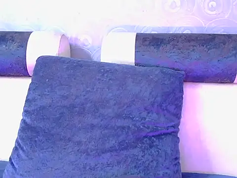 cute-iraa online show from July 7, 7:45 am