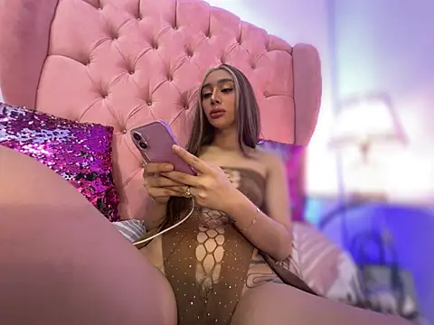 Sugar holly69 online show from June 8, 2:34 am