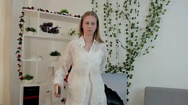 GennyAugustyn online show from June 8, 4:24 am
