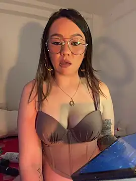 Emma Jonas online show from June 15, 6:08 pm