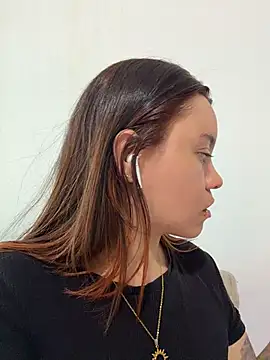 Emma Jonas online show from July 11, 6:30 pm