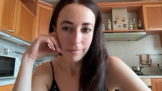 Flamingo Queen online show from July 4, 6:20 am