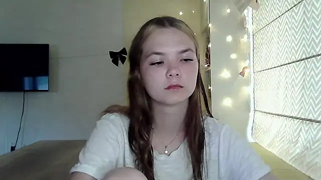 AvrilGillig online show from June 28, 2:12 pm