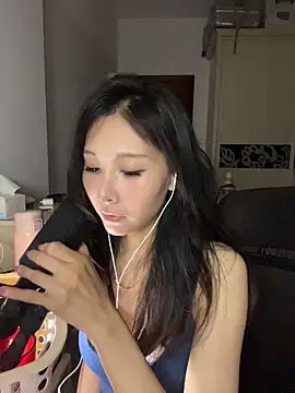 DouDou-2001 online show from June 8, 1:01 pm