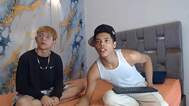 BLACK AND WHITET online show from July 22, 7:26 pm
