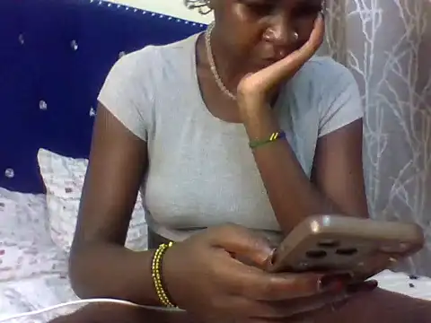 prettygurl- online show from July 25, 9:00 pm