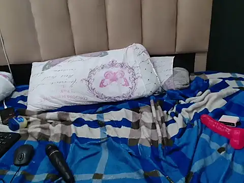 JustKarii online show from June 10, 8:29 pm