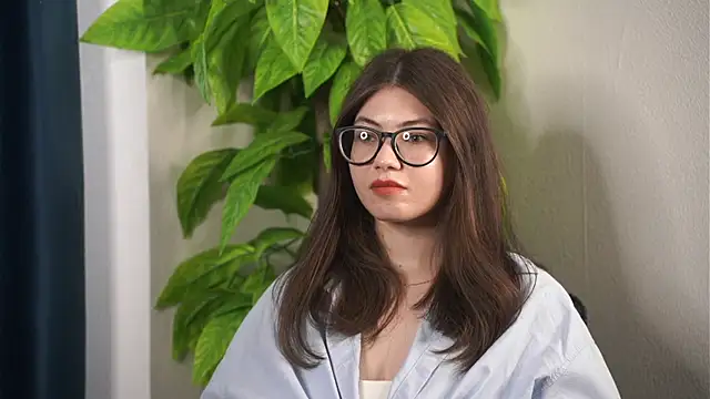 EarlieMominee online show from June 12, 6:21 am
