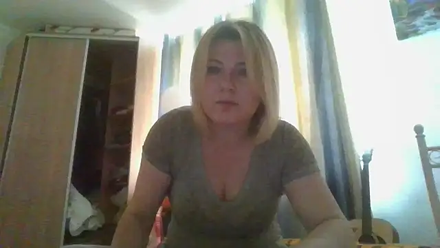 ElenaLove888 online show from June 15, 7:30 am