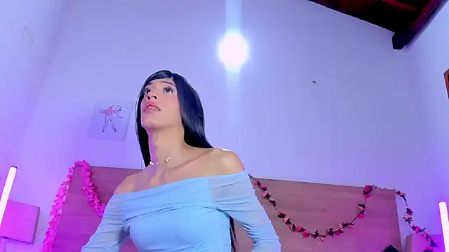 LaraRous online show from July 15, 10:25 pm