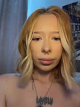 MaryChanXO online show from June 22, 5:04 am