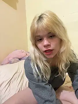 lolitacoreee online show from July 13, 3:18 am