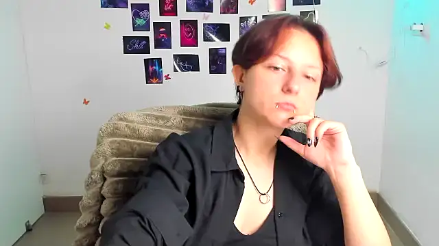 Dilara Kiss  online show from August 5, 5:25 am