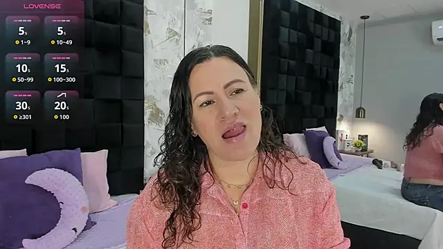 CharlotteG  online show from June 27, 1:39 pm