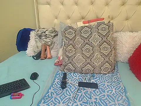 NoviaveeXXX online show from June 28, 9:43 pm