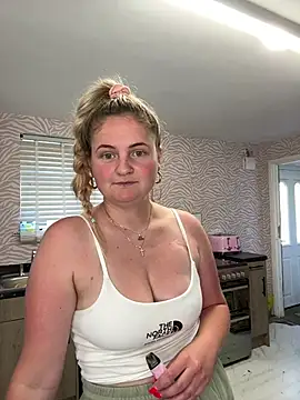 Juicy BabeXo online show from June 24, 10:03 am