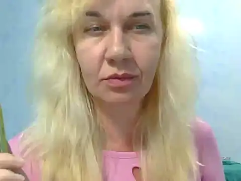 Ravelynni online show from June 27, 8:15 pm