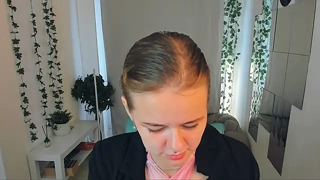 jade cross online show from July 11, 2:17 pm