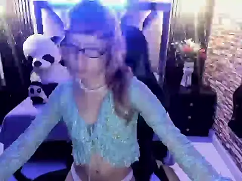 vivienne hadi online show from July 7, 9:28 pm