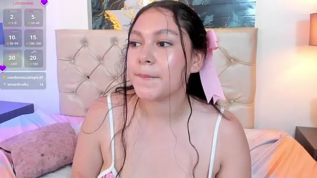 Littlee Noemi online show from August 1, 5:37 pm
