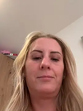 Elegant Erin online show from August 3, 11:38 am