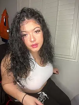 WeluvyouKarma online show from August 3, 5:11 am