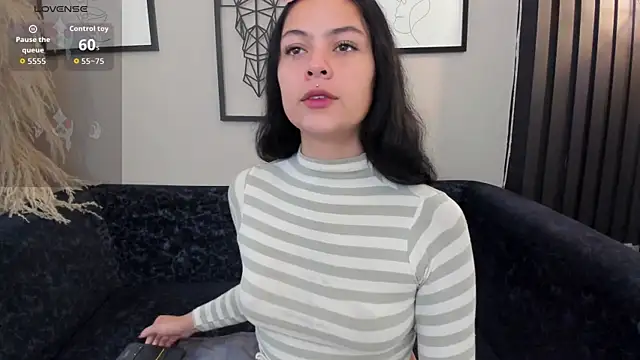 Kiki Cam   online show from August 4, 1:28 pm