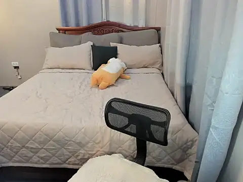 LegendaryNicole online show from March 17, 1:37 pm