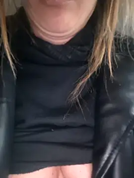 fammefatale1987 online show from January 18, 2:46 pm