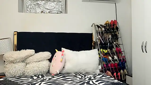 juliahayessxx online show from April 5, 8:19 pm