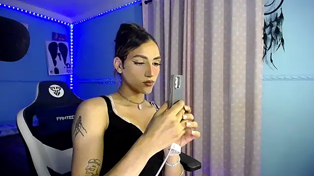 charlottesexxx online show from March 21, 10:26 pm