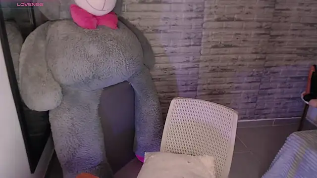 TinnaCobb online show from April 1, 4:15 pm