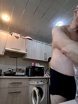  lady red  online show from April 1, 2:36 pm