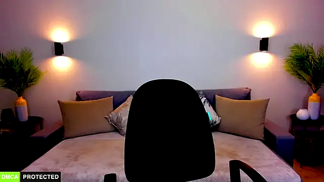 TheWoman   online show from March 19, 7:29 pm