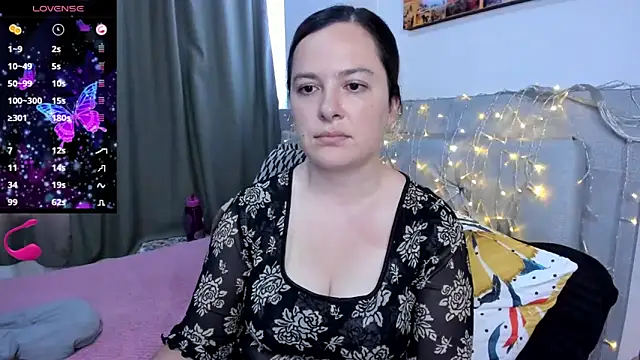 angelaagomez online show from April 1, 7:00 pm