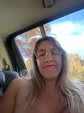 Gatitacarlita online show from April 4, 8:07 pm