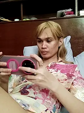 QueenSoreal online show from May 28, 3:10 pm