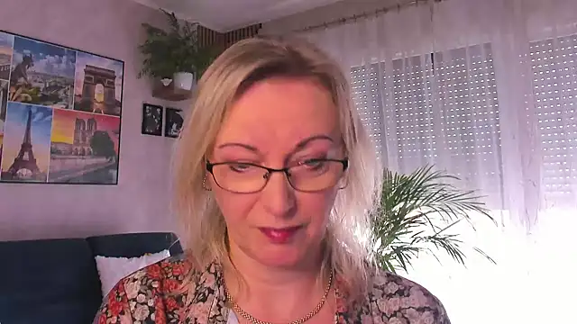 vanessa chat online show from April 12, 1:25 pm