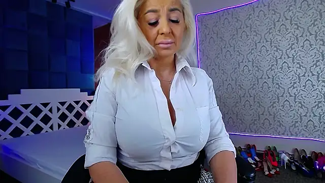 MissKora online show from April 2, 3:48 am