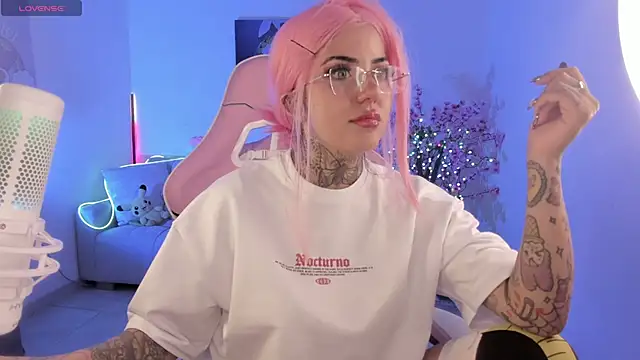 cute catlyn online show from April 17, 3:14 pm