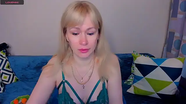 EllenMoore online show from June 10, 3:49 am