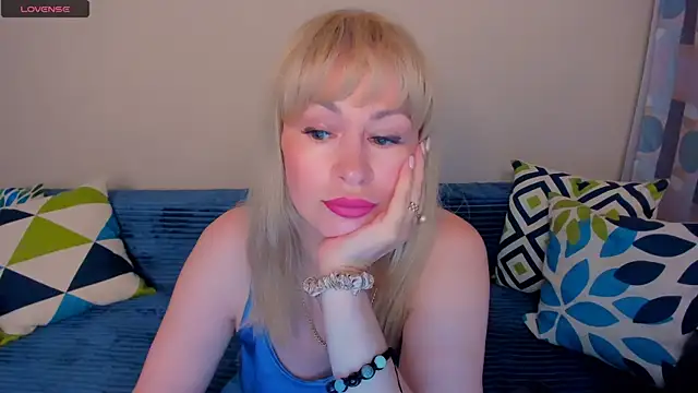 EllenMoore online show from July 25, 3:02 am