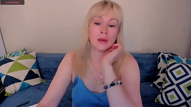 EllenMoore online show from August 4, 3:12 am