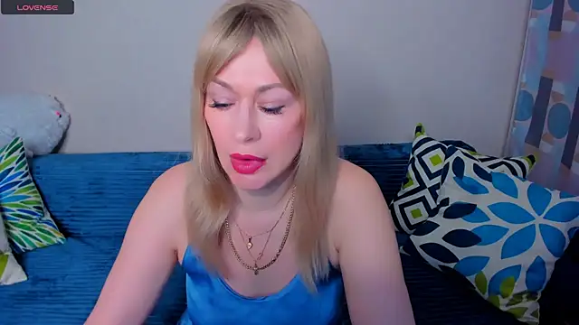 EllenMoore online show from April 15, 3:51 am