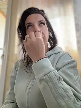 Almmaxxxx online show from April 15, 5:30 am