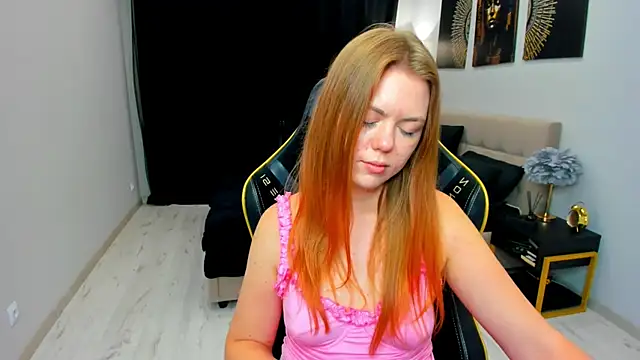 Strawberrye online show from June 26, 5:41 am